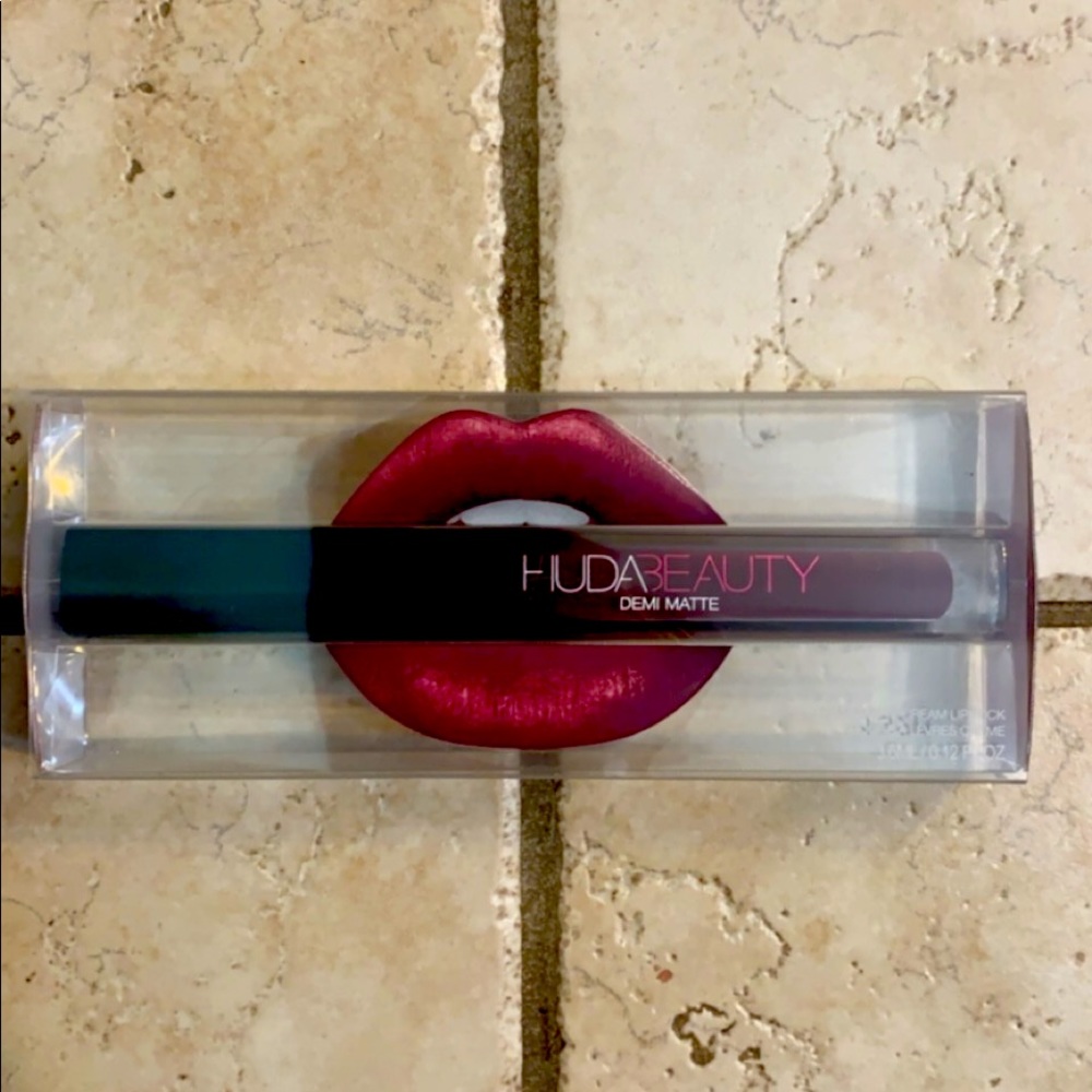 Huda Beauty lip